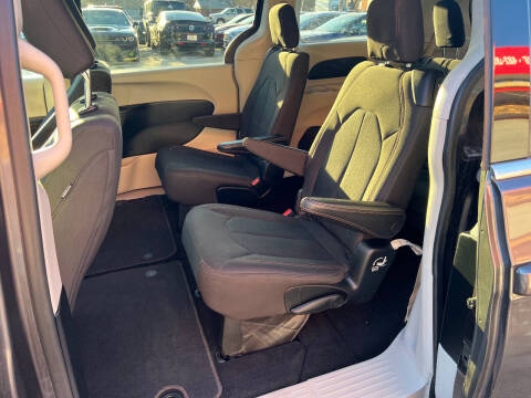 2017 Chrysler Pacifica LX