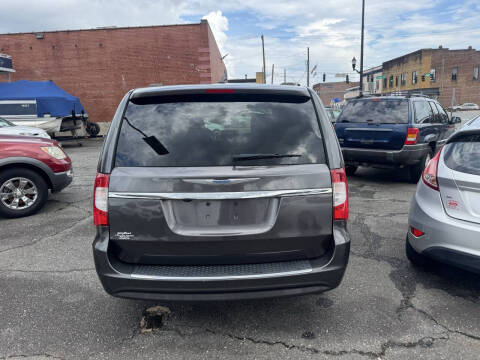 2016 Chrysler Town and Country Touring
