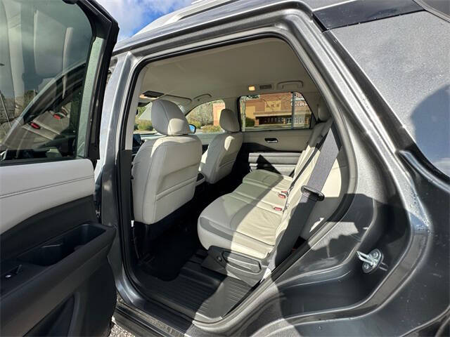 2023 Nissan Pathfinder SL