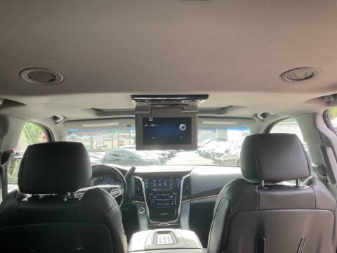 2017 Cadillac Escalade Luxury