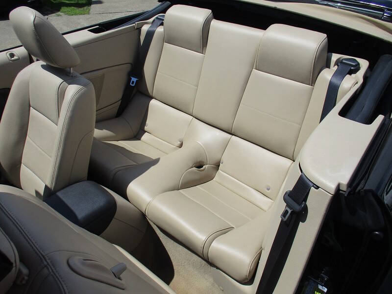 2006 Ford Mustang V6 Deluxe