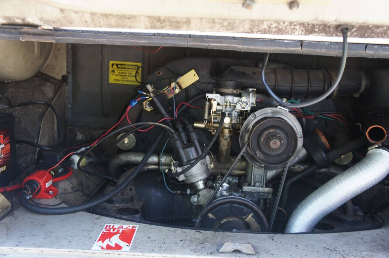 1970 Volkswagen Bus 15