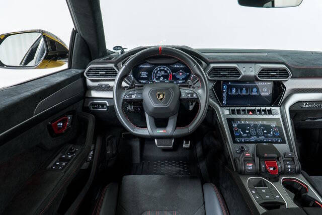 2023 Lamborghini Urus Performante