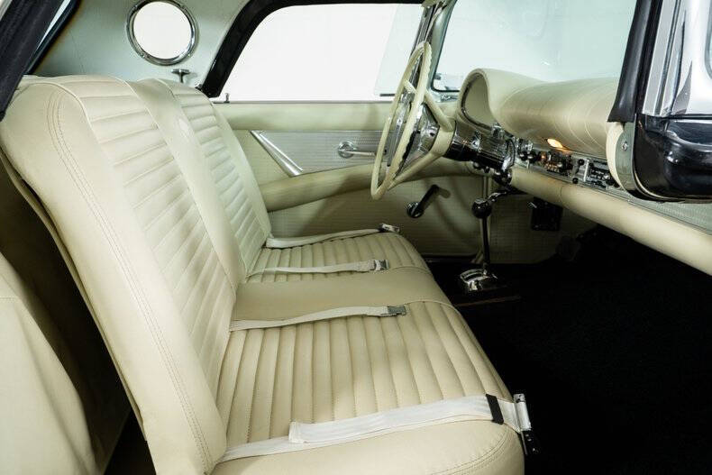 1957 Ford Thunderbird