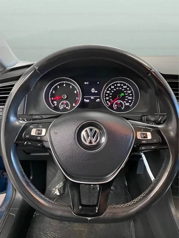 2019 Volkswagen Golf SE
