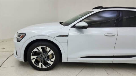 2022 Audi e-tron quattro Premium