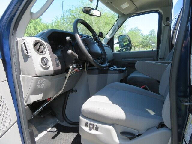 2011 Ford E-Series E-350 SD XLT