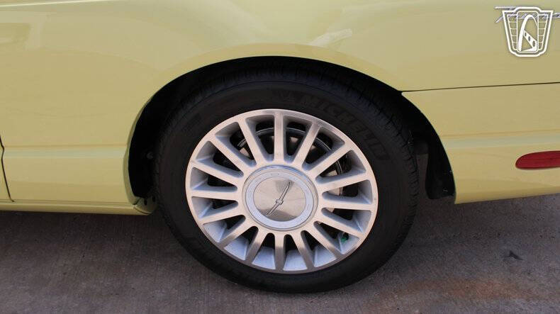 2005 Ford Thunderbird