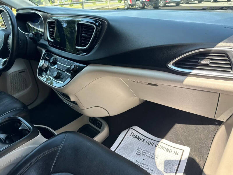2017 Chrysler Pacifica Touring-L Plus