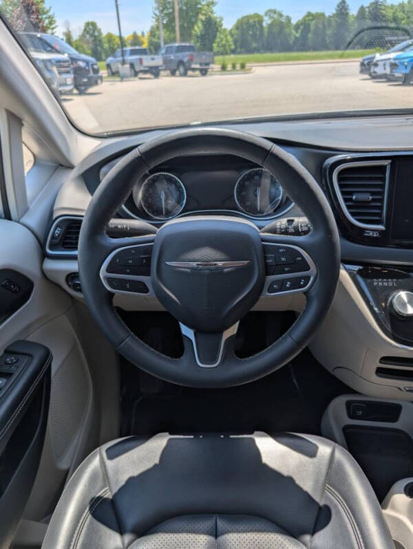 2023 Chrysler Pacifica Touring L