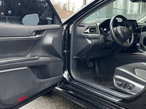 2024 Toyota Camry Hybrid SE