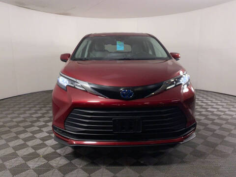 2023 Toyota Sienna LE 8-Passenger