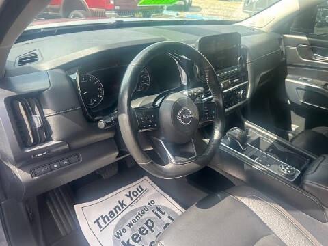 2023 Nissan Pathfinder SL