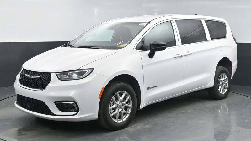 2024 Chrysler Pacifica Touring