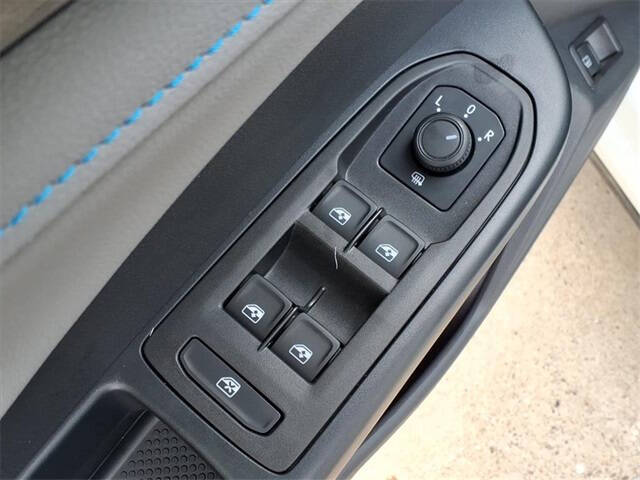 2024 Volkswagen Taos SE Black