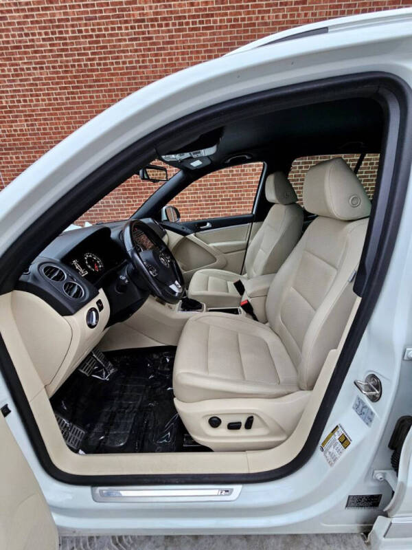 2016 Volkswagen Tiguan 2.0T R-Line 4Motion