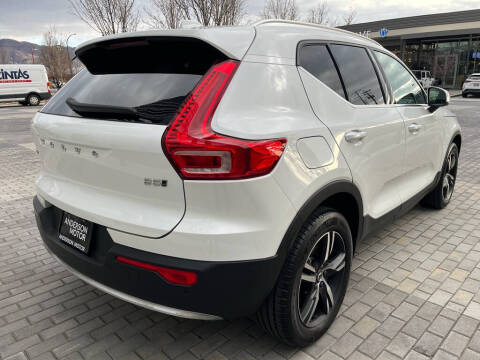 2025 Volvo XC40 B5 Core Bright Theme