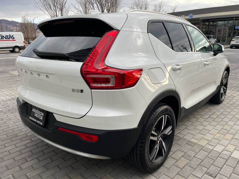 2025 Volvo XC40 B5 Core Bright Theme