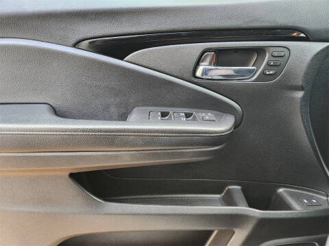 2021 Honda Pilot Touring w/Rear Captain's Chairs