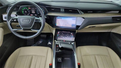 2022 Audi e-tron quattro Premium