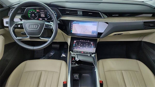 2022 Audi e-tron quattro Premium