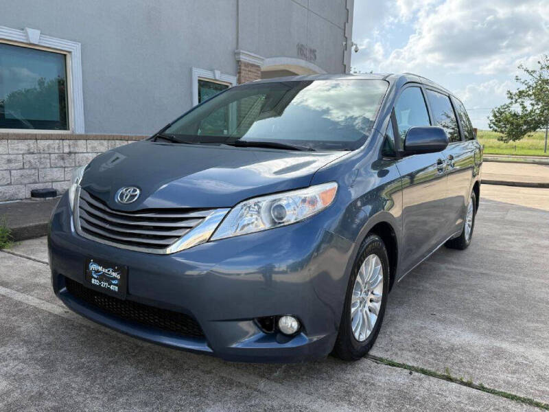 2017 Toyota Sienna XLE 8-Passenger