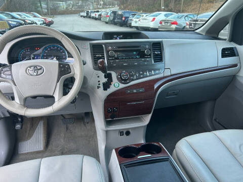 2014 Toyota Sienna XLE 8-Passenger