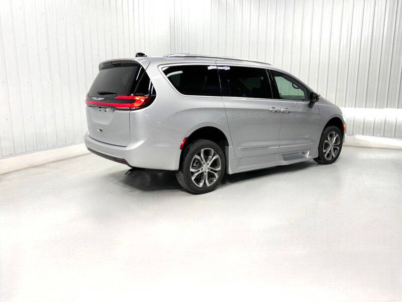 2026 Chrysler Pacifica Pinnacle