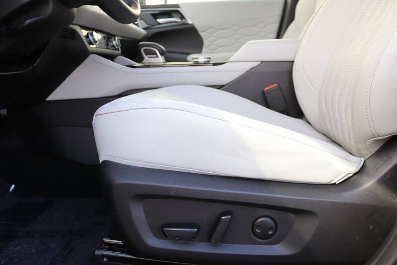 2025 Mitsubishi Outlander SEL Platinum Edition