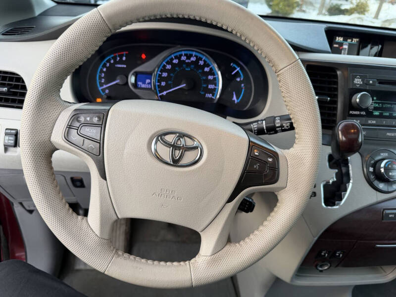 2014 Toyota Sienna XLE 7-Passenger