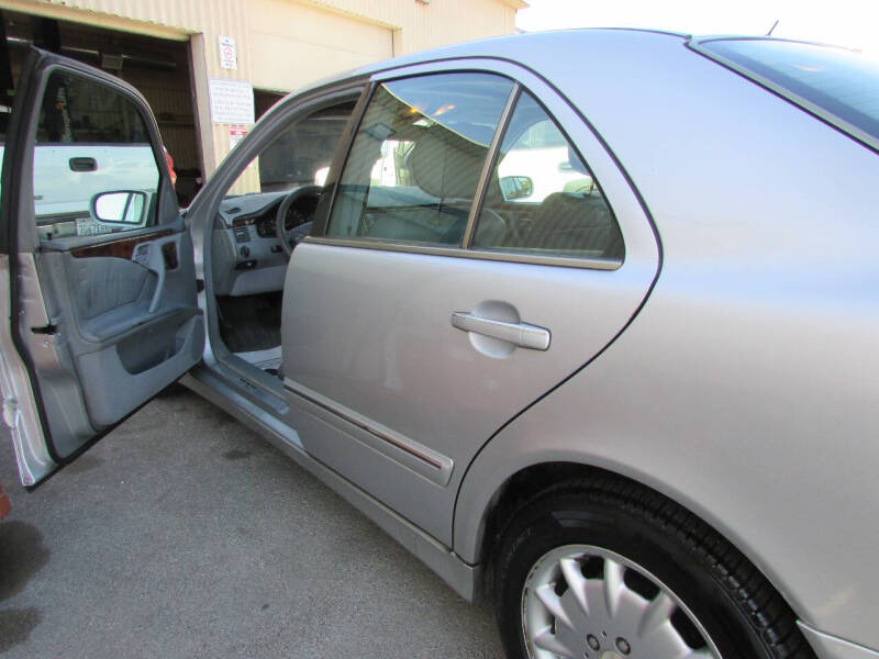 2001 Mercedes-Benz E-Class E320 photo 9