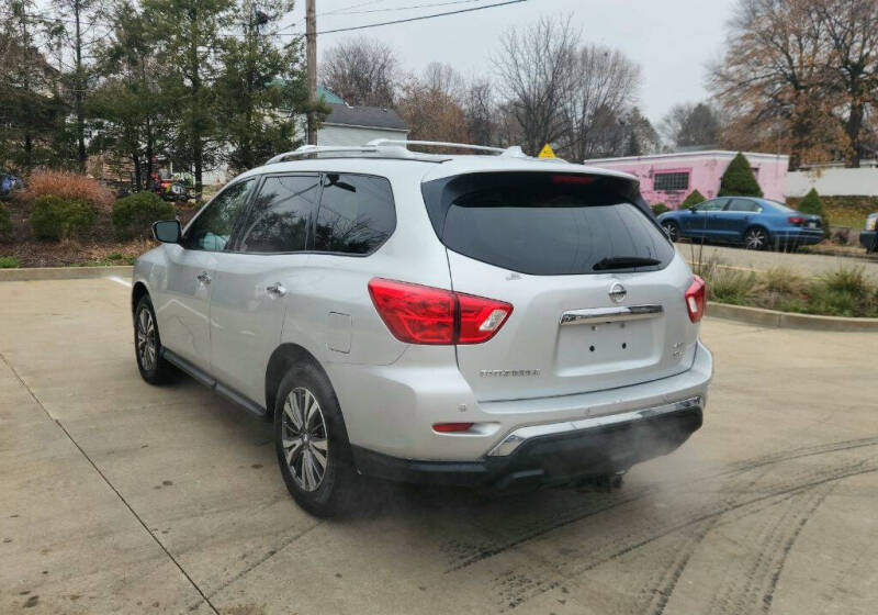 2017 Nissan Pathfinder SV