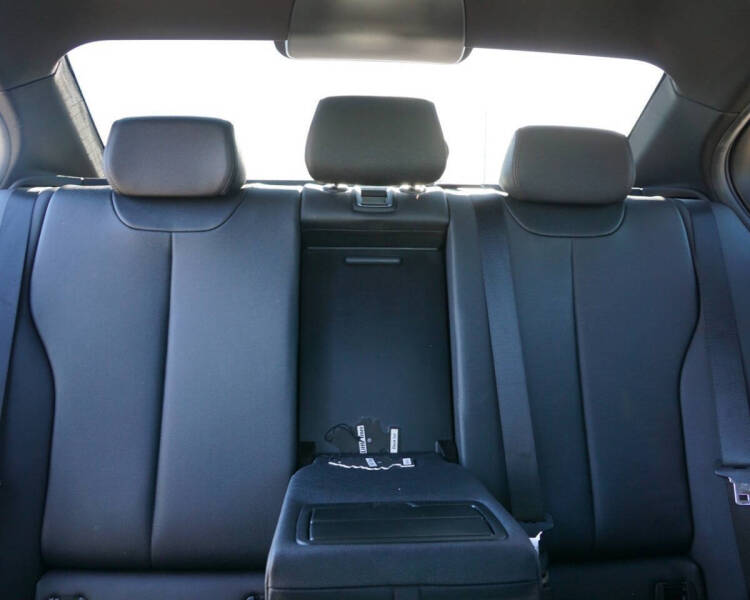 2018 BMW 3 Series 330i xDrive