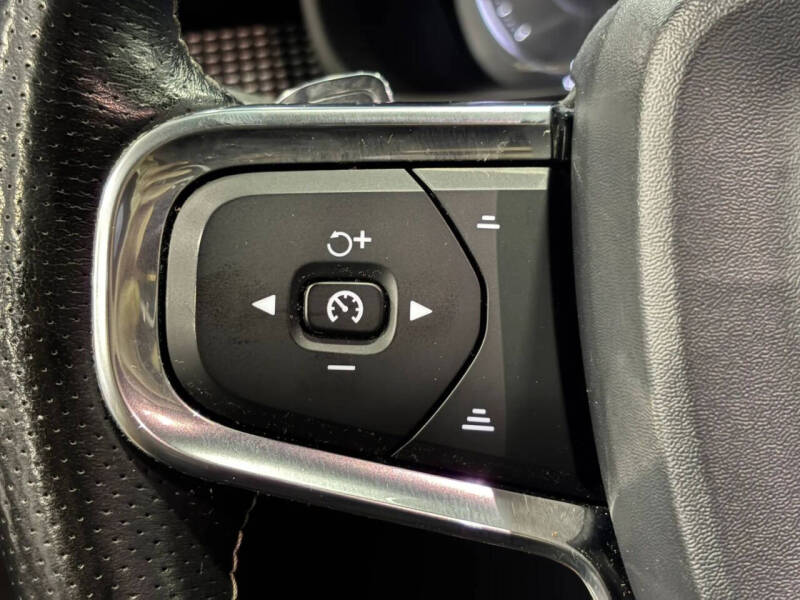 2020 Volvo XC40 T4 R-Design