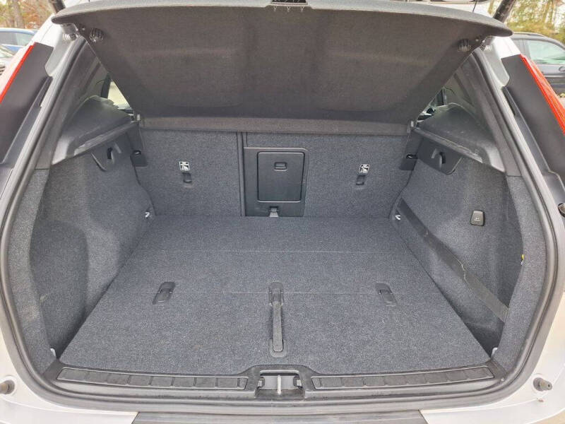 2019 Volvo XC40 T5 Momentum