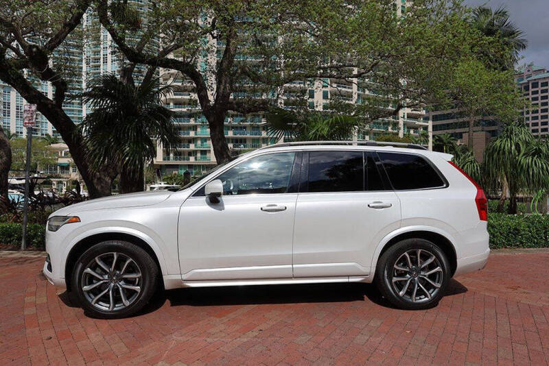 2017 Volvo XC90 T6 Momentum