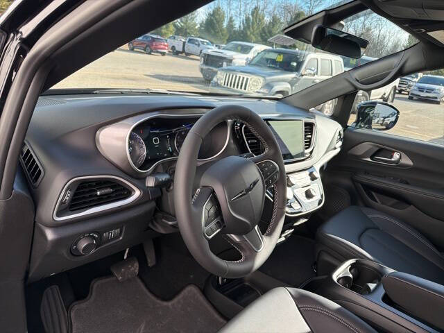 2026 Chrysler Voyager LX