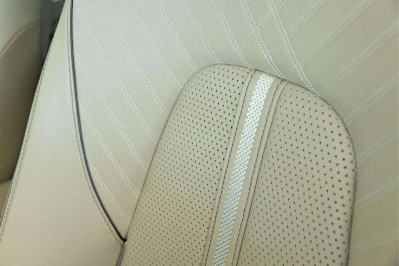 2025 Aston Martin DBX 707