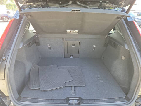 2024 Volvo XC40 B5 Plus Dark Theme