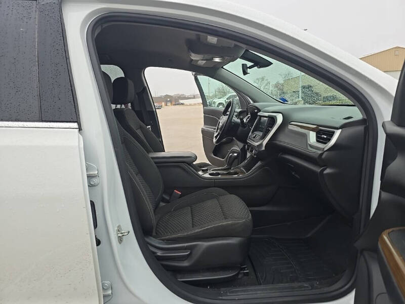 2017 GMC Acadia SLE-2