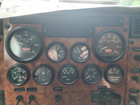 2005 Peterbilt 330