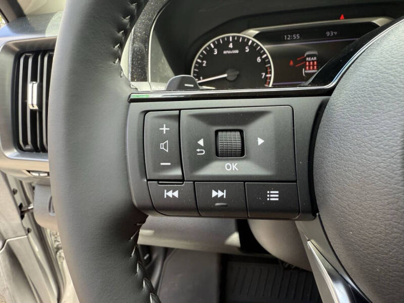 2025 Nissan Pathfinder SL