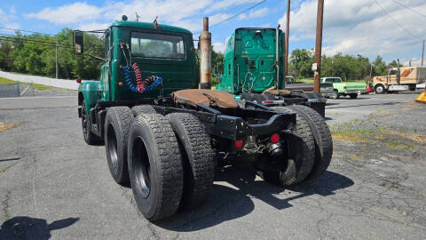1974 Mack R685ST