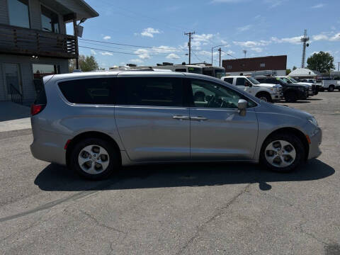 2017 Chrysler Pacifica Hybrid Touring Plus