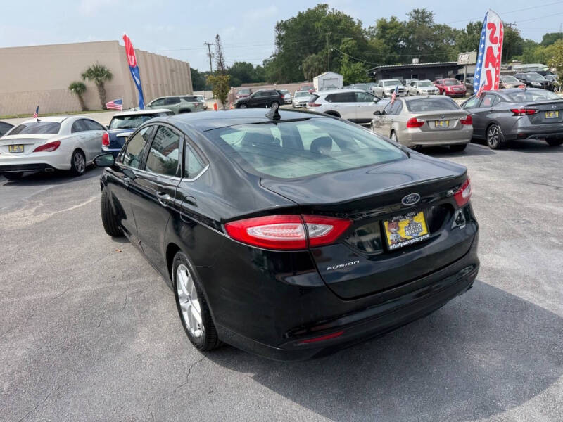 2016 Ford Fusion SE