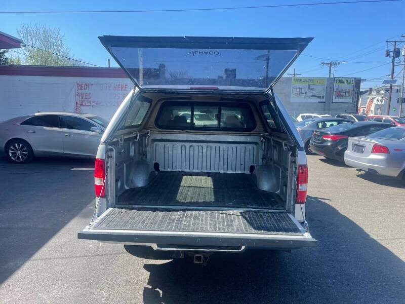 2004 Ford F-150 XLT photo 10