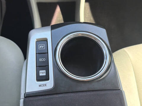 2014 Toyota Prius v Three