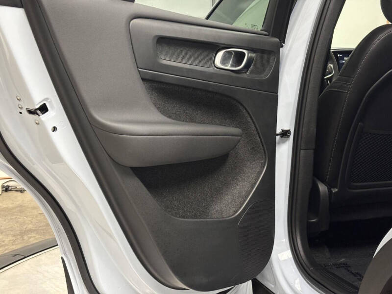 2026 Volvo XC40 B5 Plus
