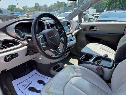 2017 Chrysler Pacifica Touring-L