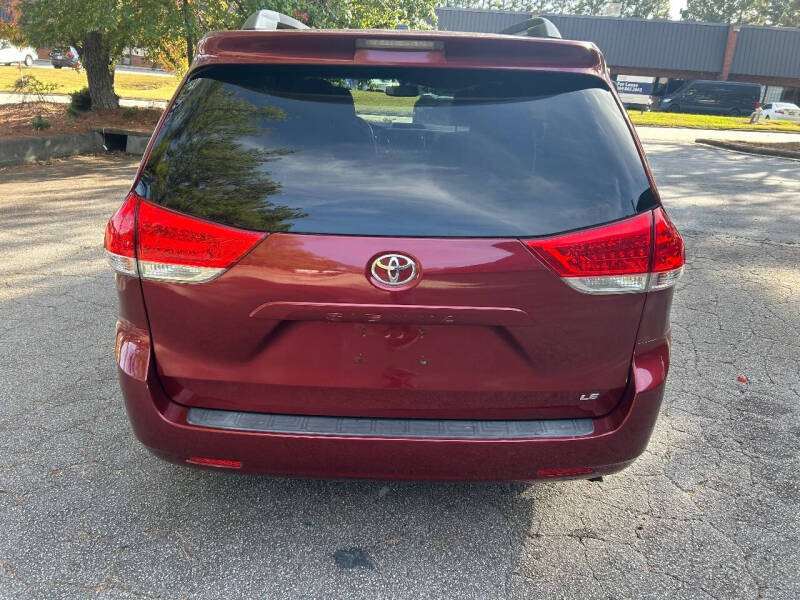 2011 Toyota Sienna LE 7-Passenger Auto Access Seat